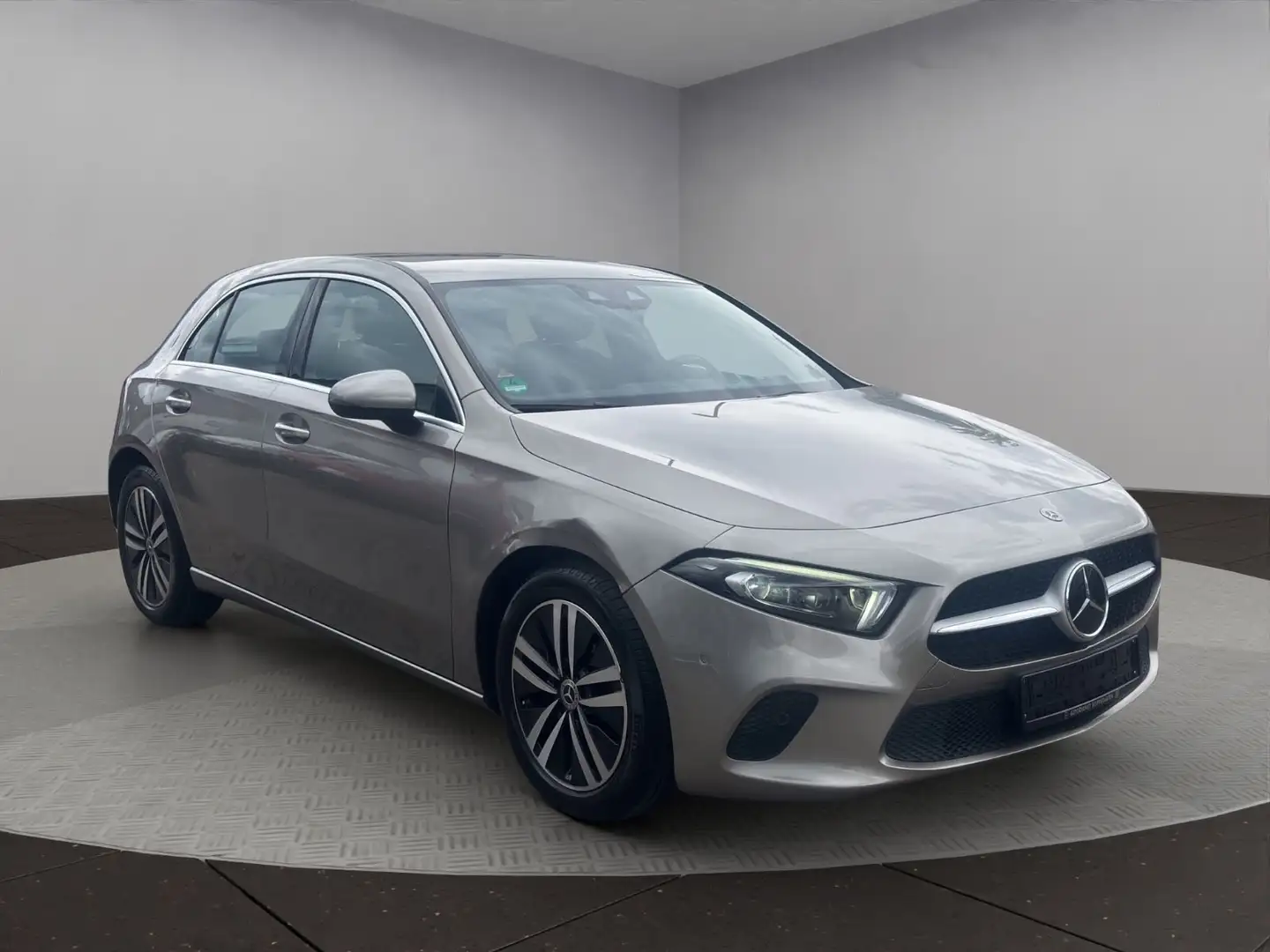 Mercedes-Benz A 200 d Progressive Burmester Widescreen AHK ILS Silber - 2
