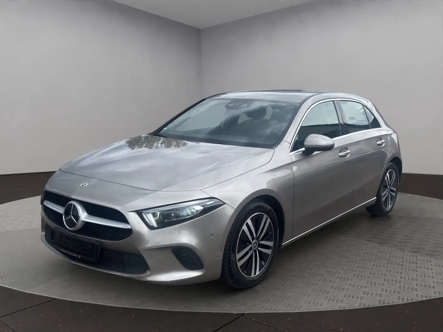 Mercedes-Benz A 200 d Progressive Burmester Widescreen AHK ILS Silber - 1
