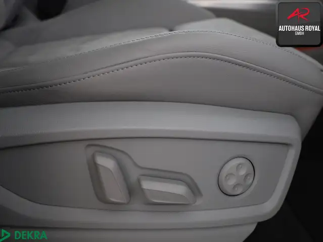 Audi Q5 view 12