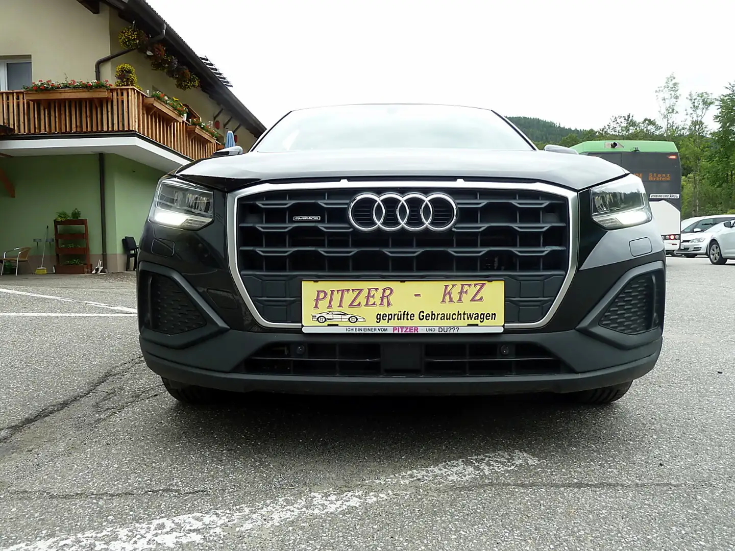 Audi Q2 35 TDI quattro S-tronic Schwarz - 1