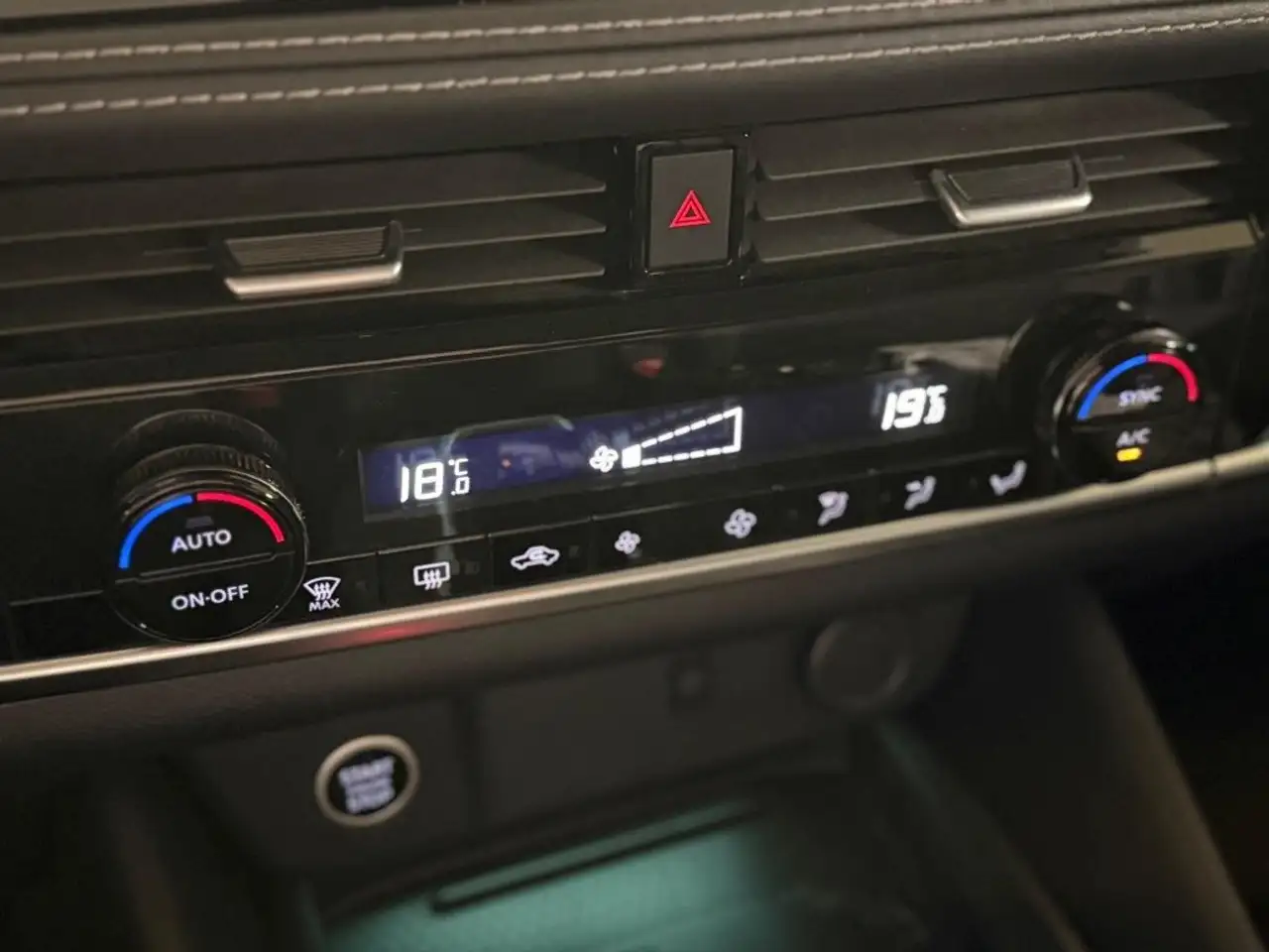 Nissan Qashqai 1.3 MHEV 158 N-Connecta CVT WINTER PACK, миниатюра 13