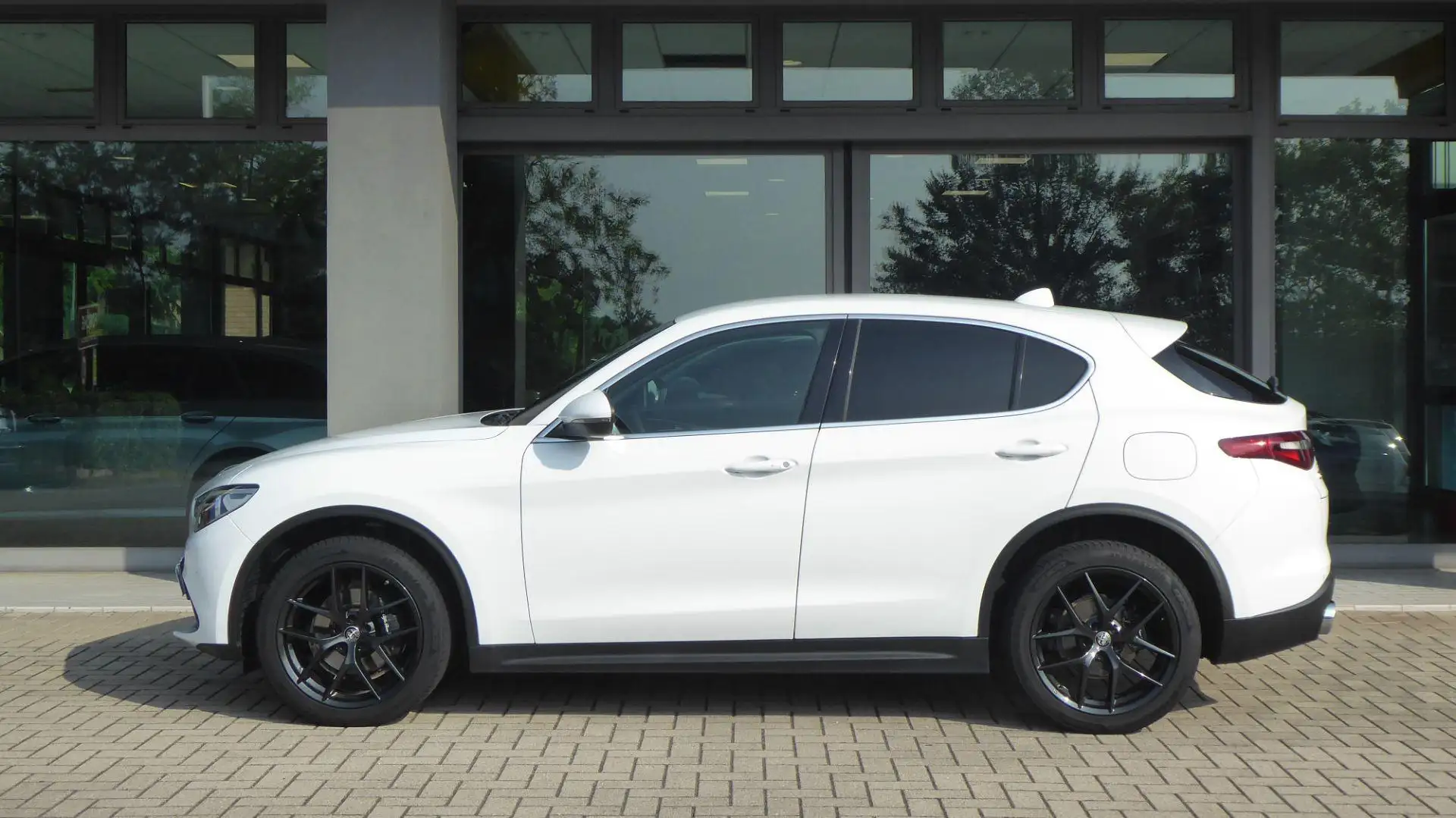 Alfa Romeo Stelvio 2.2 Turbodiesel 210 CV AT8 Q4 Executive Bianco - 2