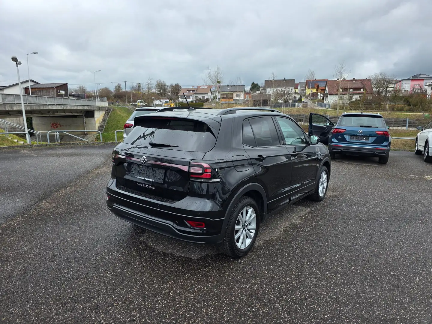 Volkswagen T-Cross Life TSI DSG Schwarz - 2