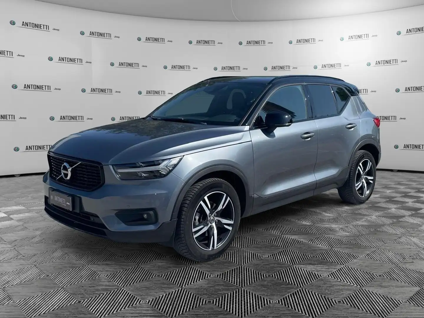 Volvo XC40 XC40 D3 Geartronic R-design Grey - 1