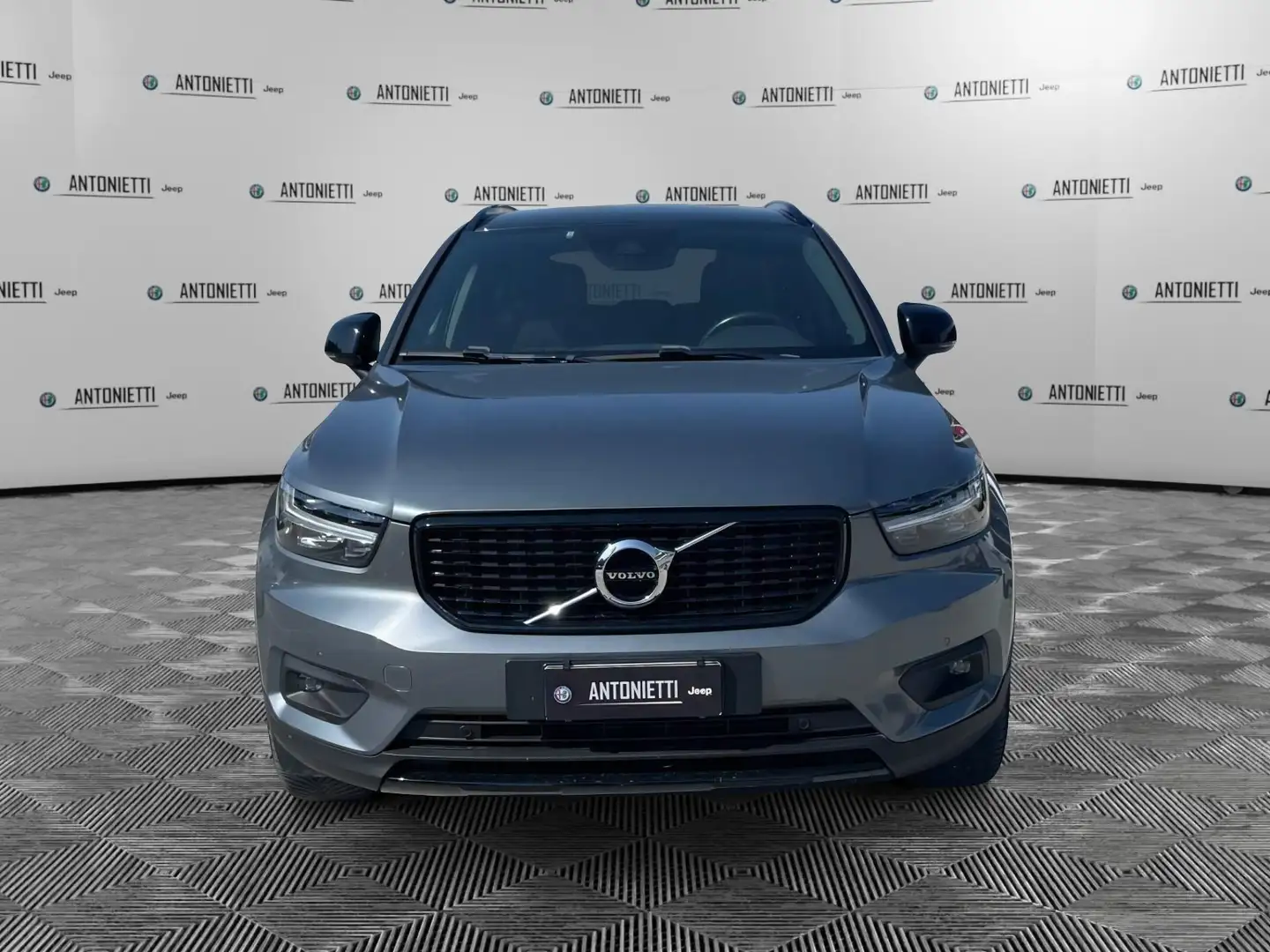 Volvo XC40 XC40 D3 Geartronic R-design Grey - 2