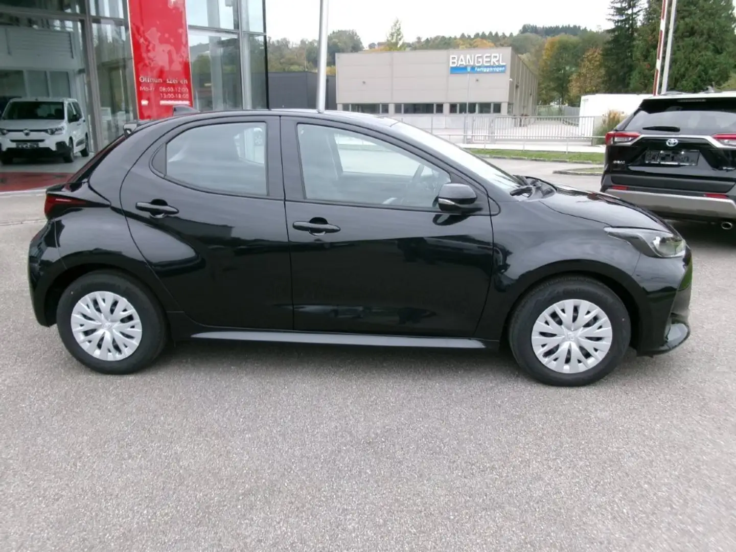 Toyota Yaris 1,0 VVT-i Active !!! TOP FINANZIEREN Schwarz - 2
