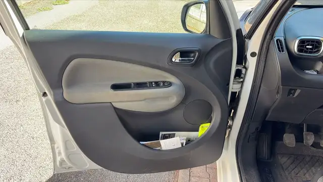 Citroen C3 Picasso view 7
