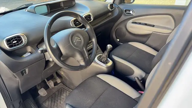 Citroen C3 Picasso view 8