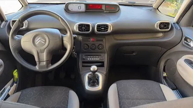 Citroen C3 Picasso view 11