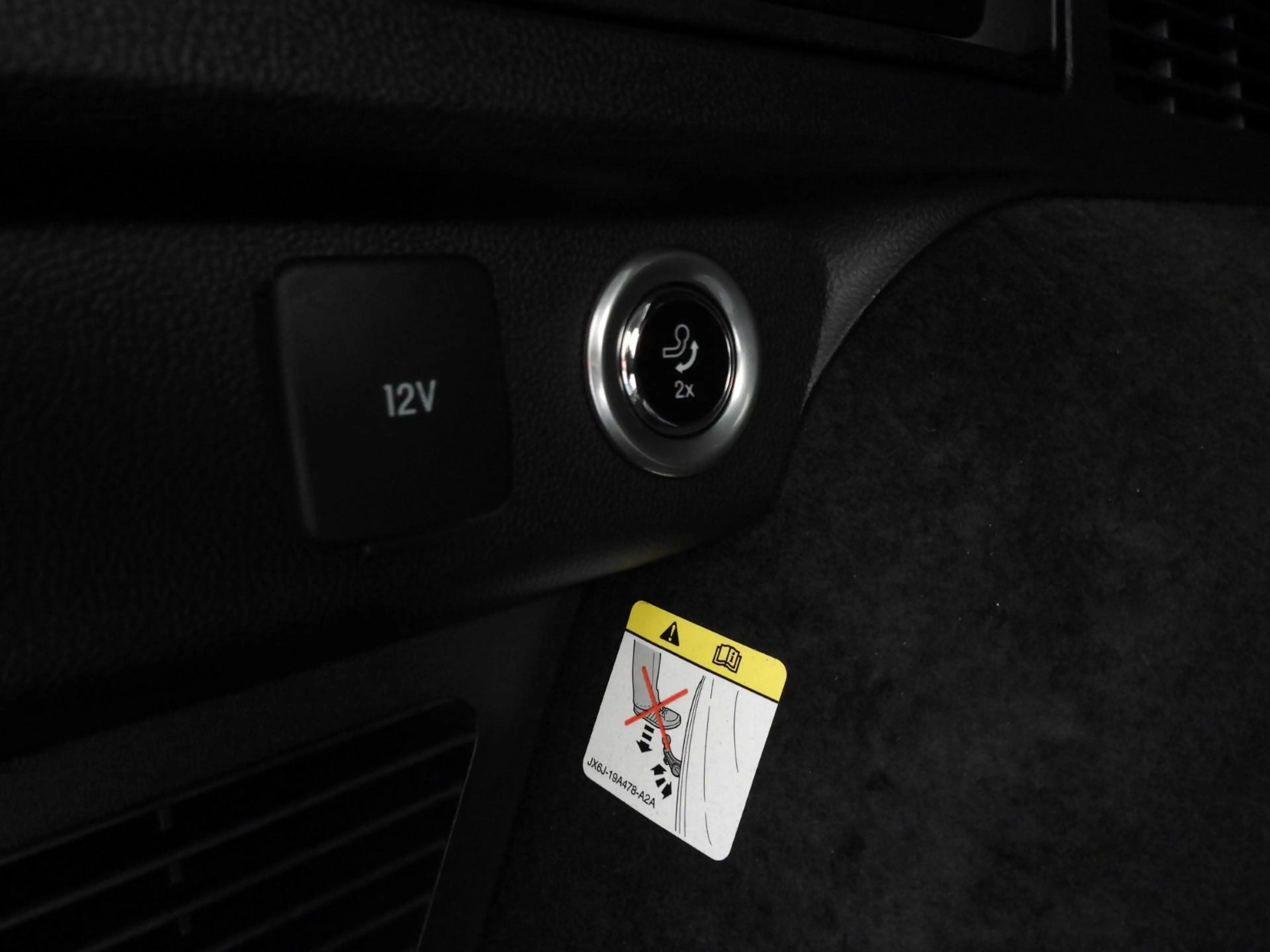 Ford Kuga 2.5 PHEV Plug-In ST-Line X TREKH./NAVI/LED/B&O/HEA — photo 33