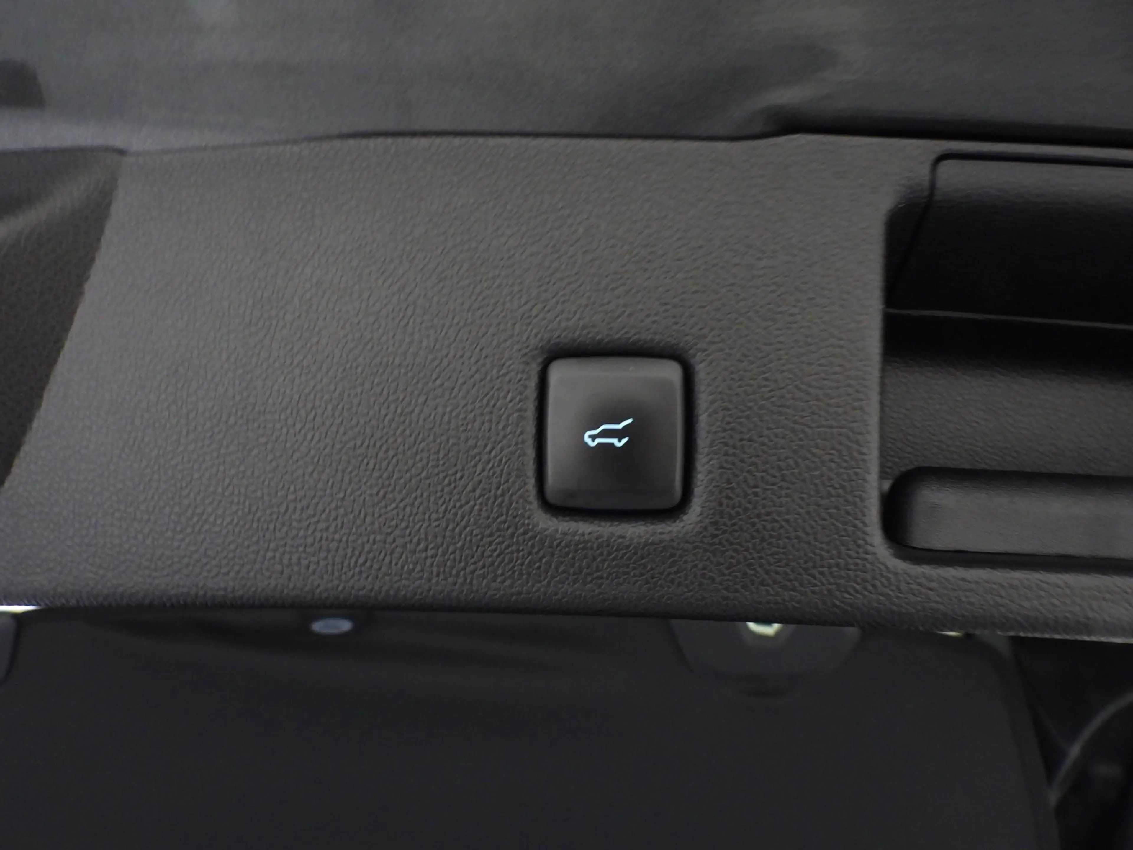 Ford Kuga 2.5 PHEV Plug-In ST-Line X TREKH./NAVI/LED/B&O/HEA — photo 32