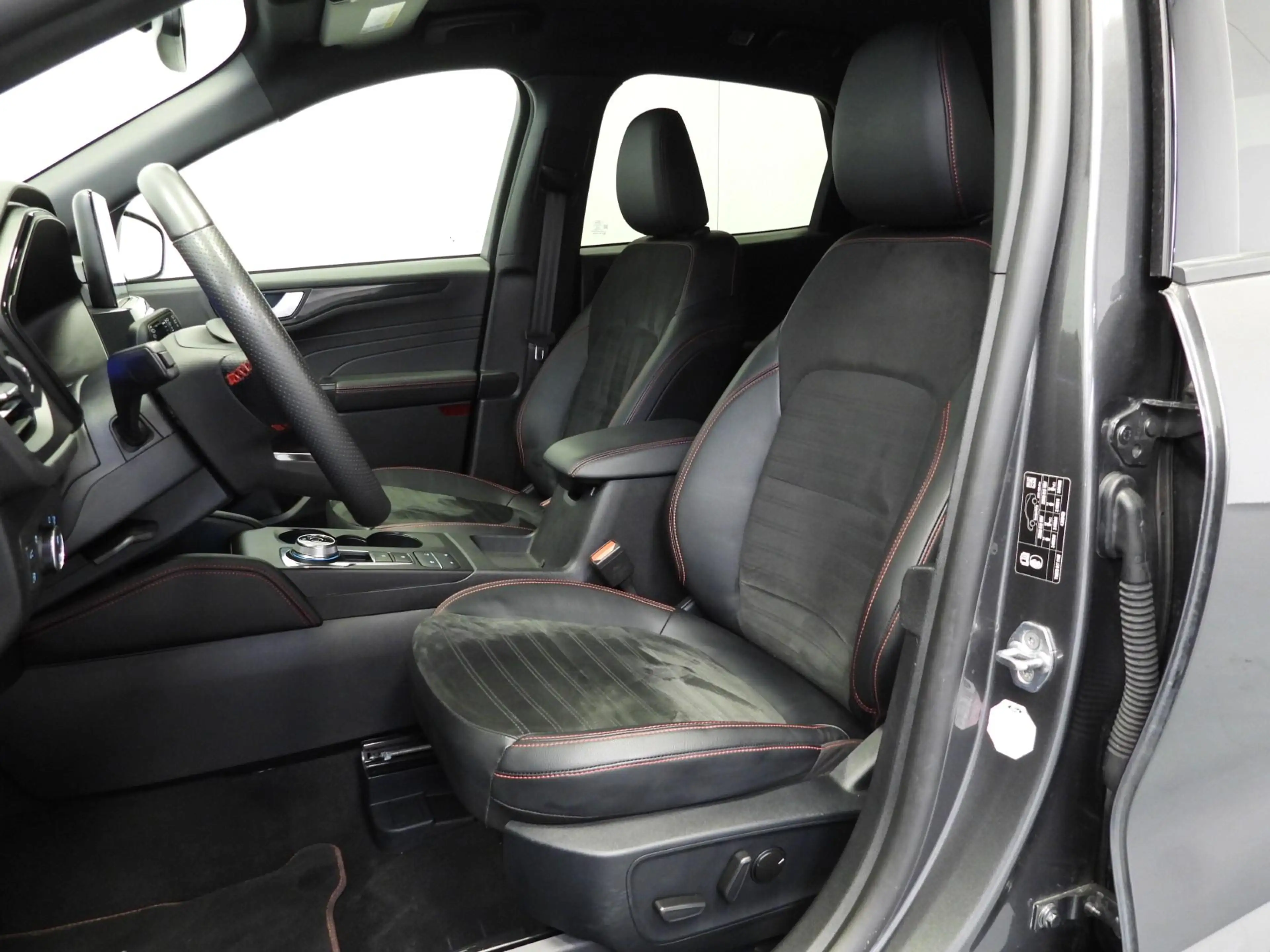 Ford Kuga 2.5 PHEV Plug-In ST-Line X TREKH./NAVI/LED/B&O/HEA — photo 27