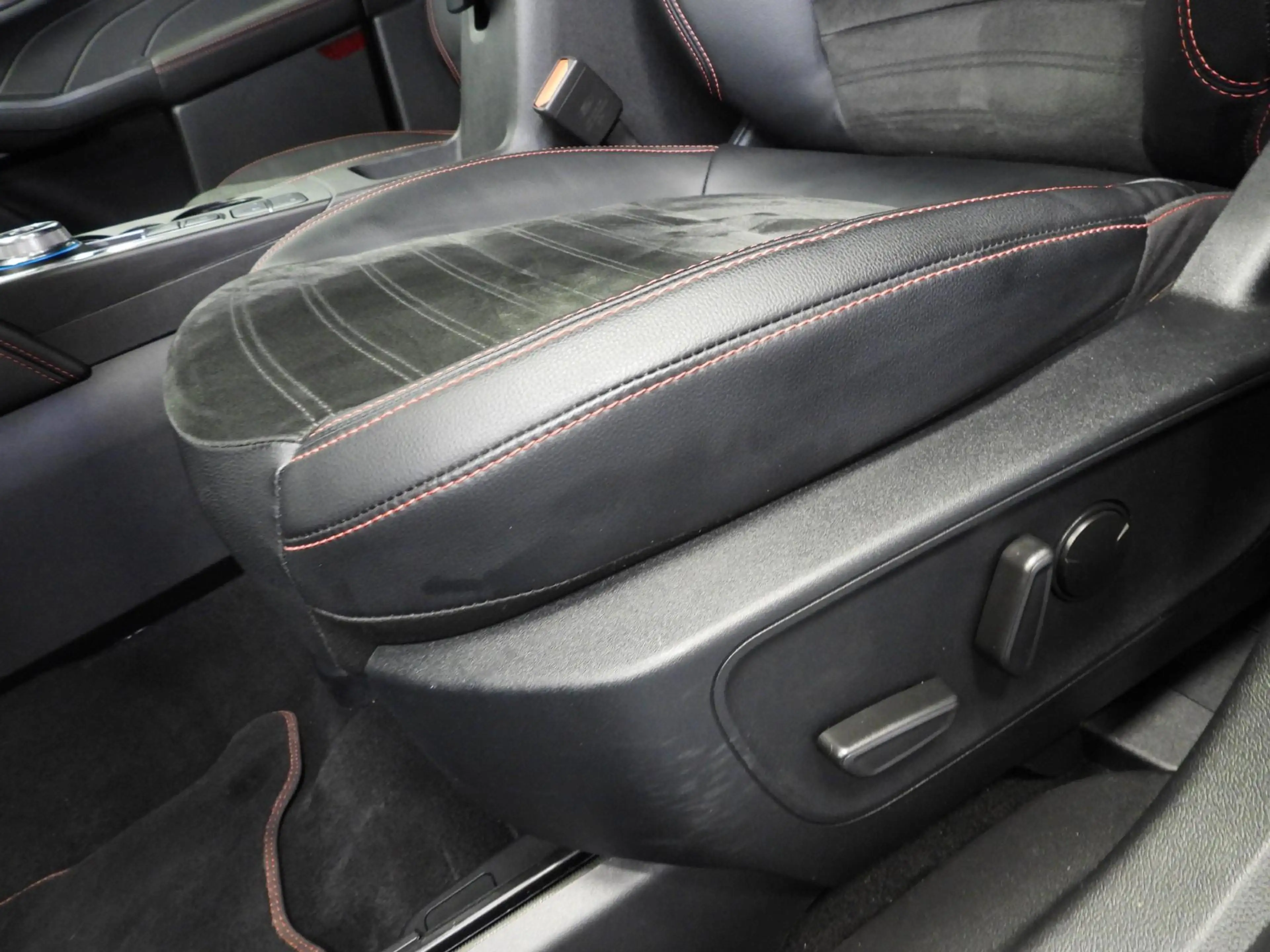 Ford Kuga 2.5 PHEV Plug-In ST-Line X TREKH./NAVI/LED/B&O/HEA — photo 28