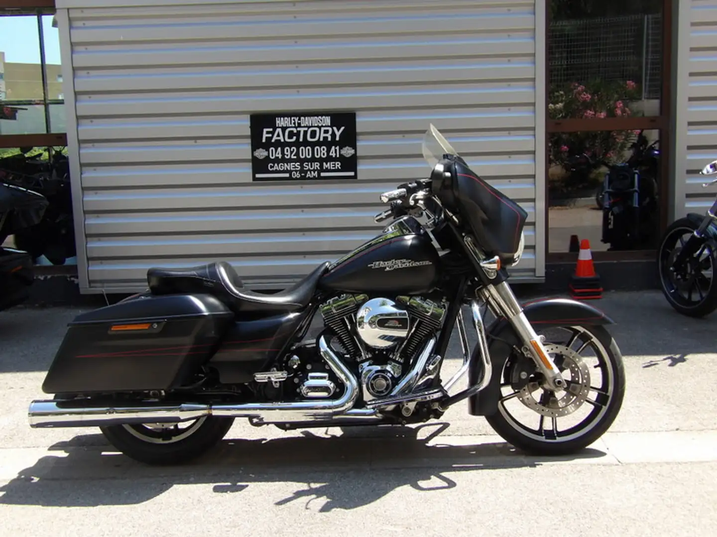 Harley-Davidson Street Glide Noir - 1