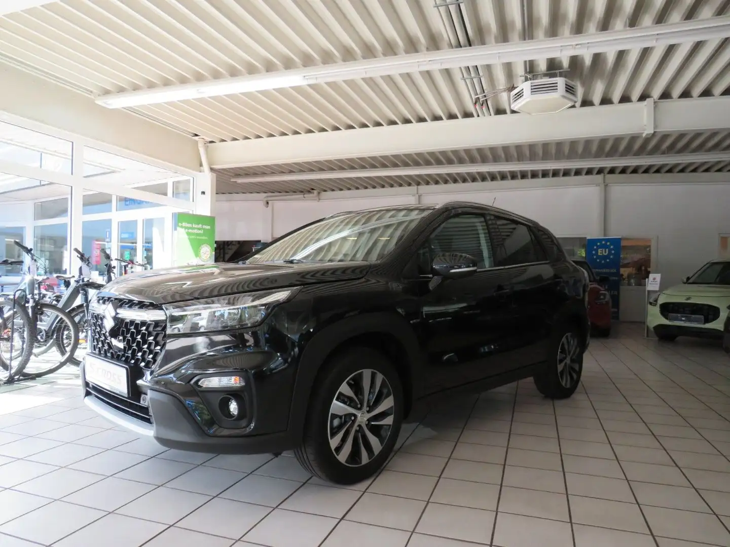 Suzuki S-Cross 1.5 Comfort+ AllGrip AGS Schwarz - 1