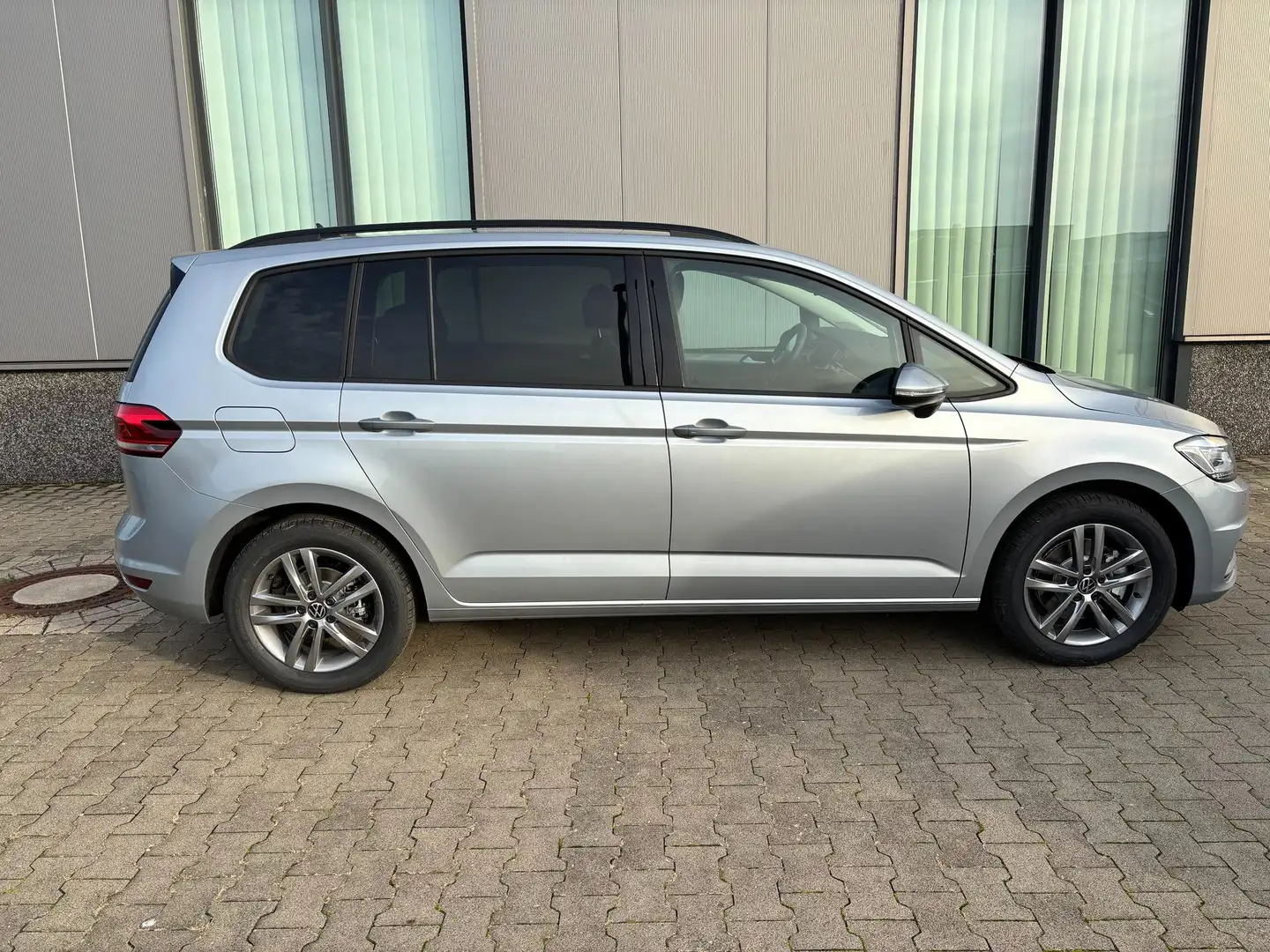 Volkswagen Touran Limited 1.5 TSI 150 PS, 17" Alu, SILBER-Metalli... Silber - 2