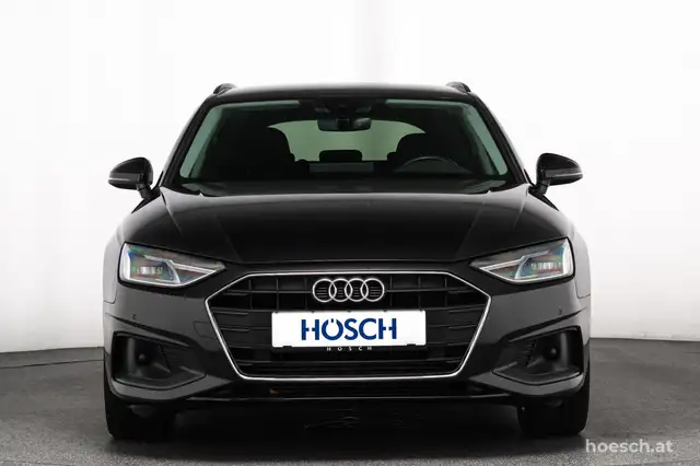 Audi A4 Avant view 2