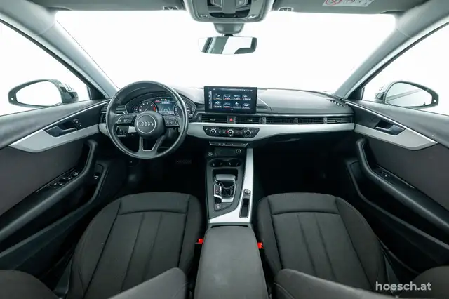 Audi A4 Avant view 5
