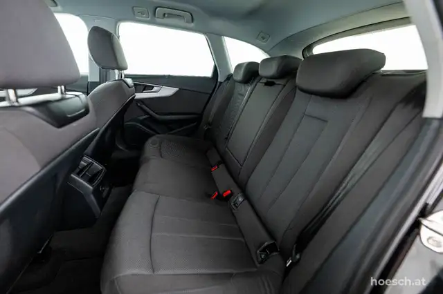 Audi A4 Avant view 7