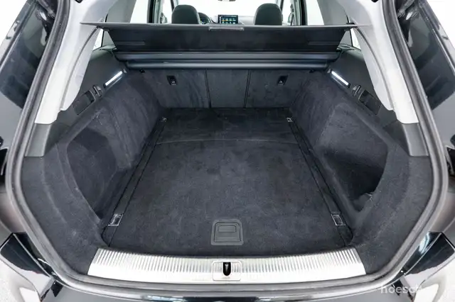 Audi A4 Avant view 9