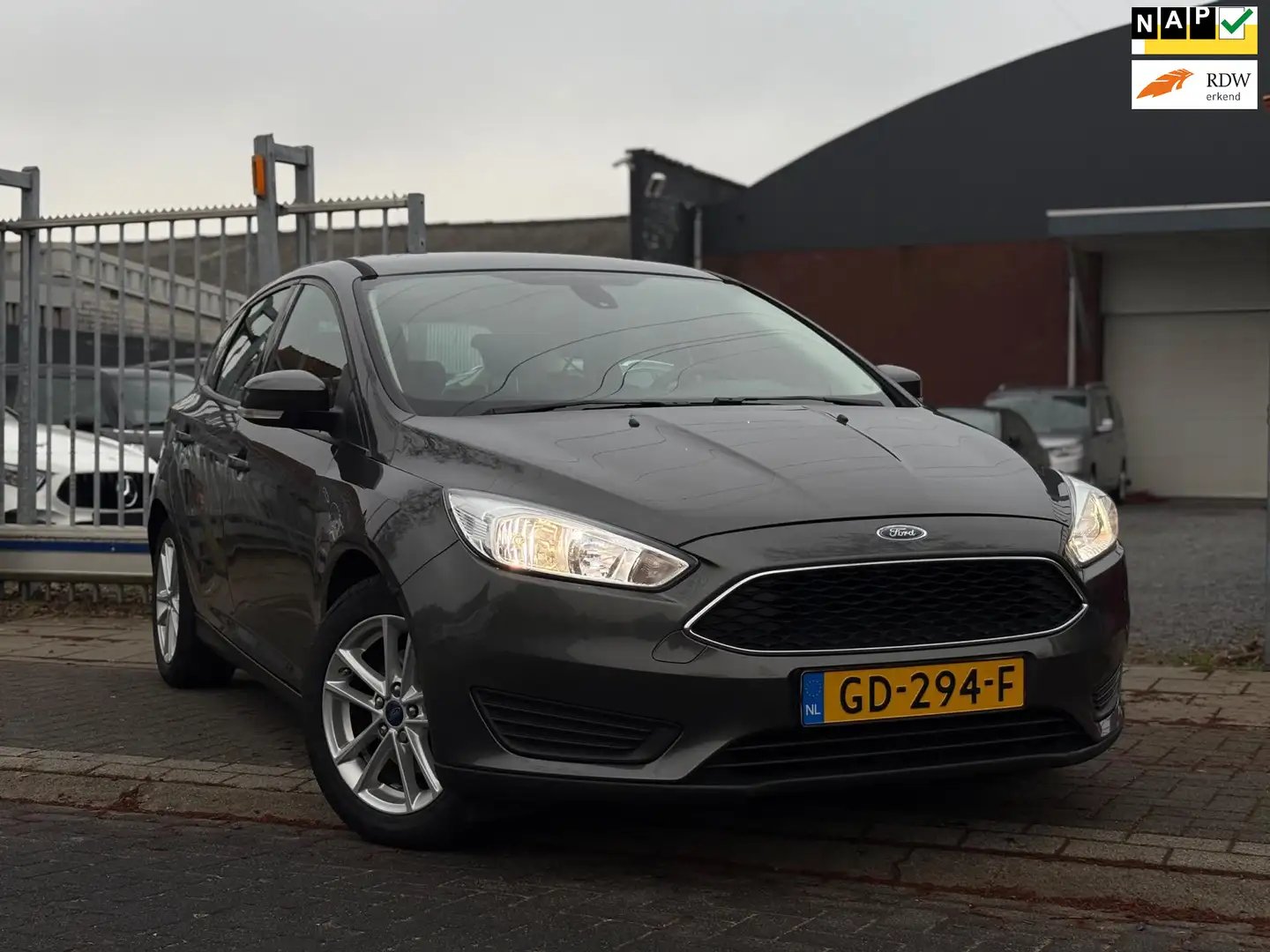Ford Focus 1.0 Trend Edition | NWE D-Riem | 16” LMV | Navigat Grau - 1