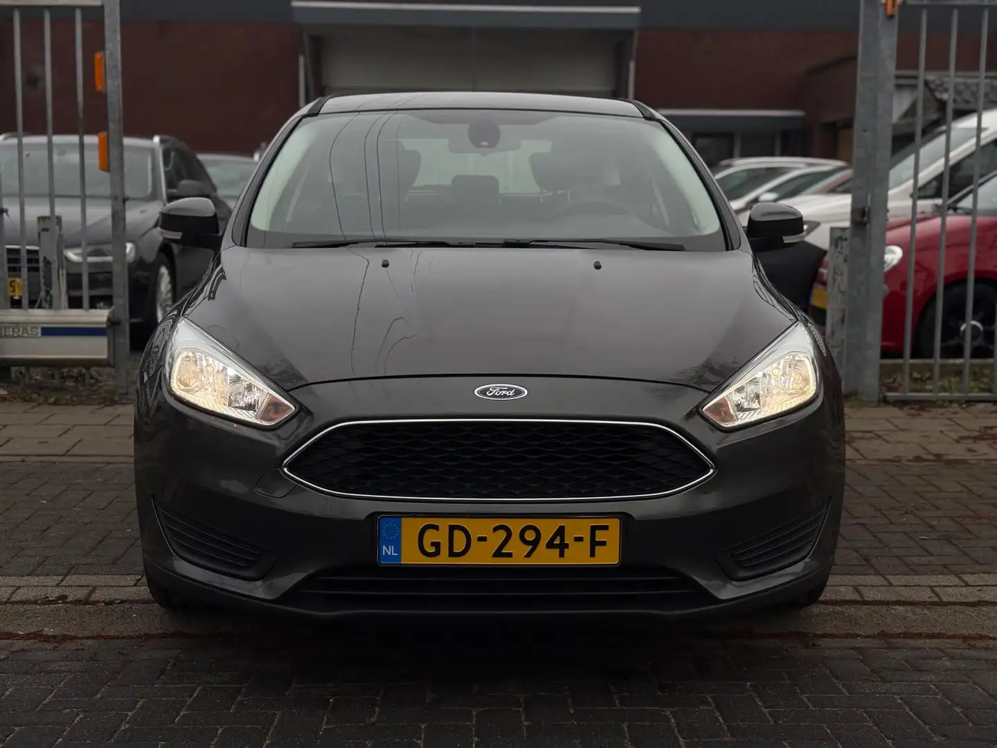 Ford Focus 1.0 Trend Edition | NWE D-Riem | 16” LMV | Navigat Grau - 2