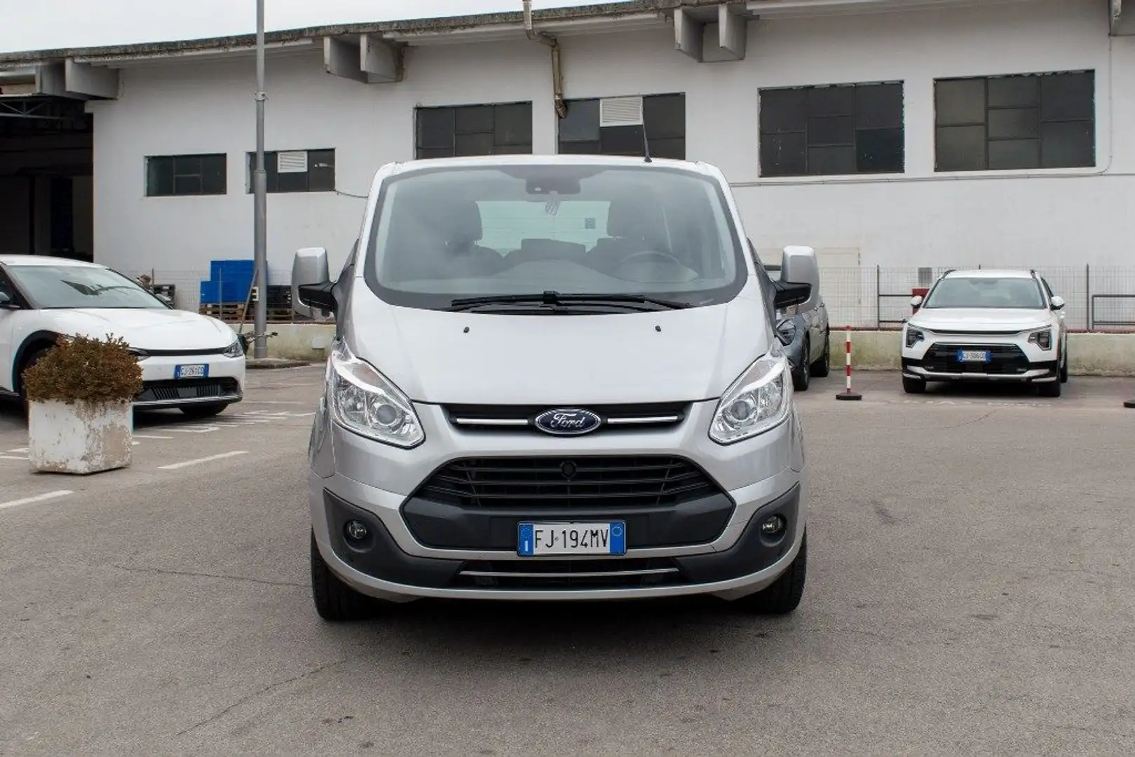 Ford Tourneo Custom 310 2.0 TDCi 170CV PC Trend Gris - 2