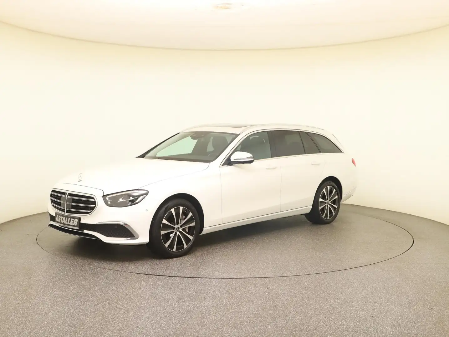 Mercedes-Benz E 300 T de 4M Exclusive+Avantgarde Distro+360° Weiß - 2