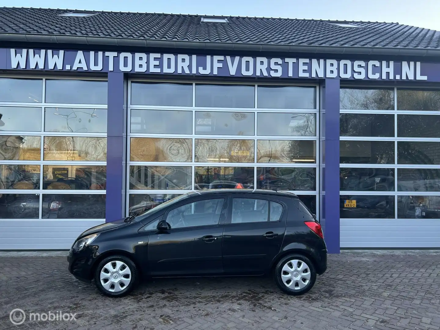 Opel Corsa 1.2 EcoFlex Cosmo * AIRCO * TREKHAAK * 5 DRS * Noir - 2