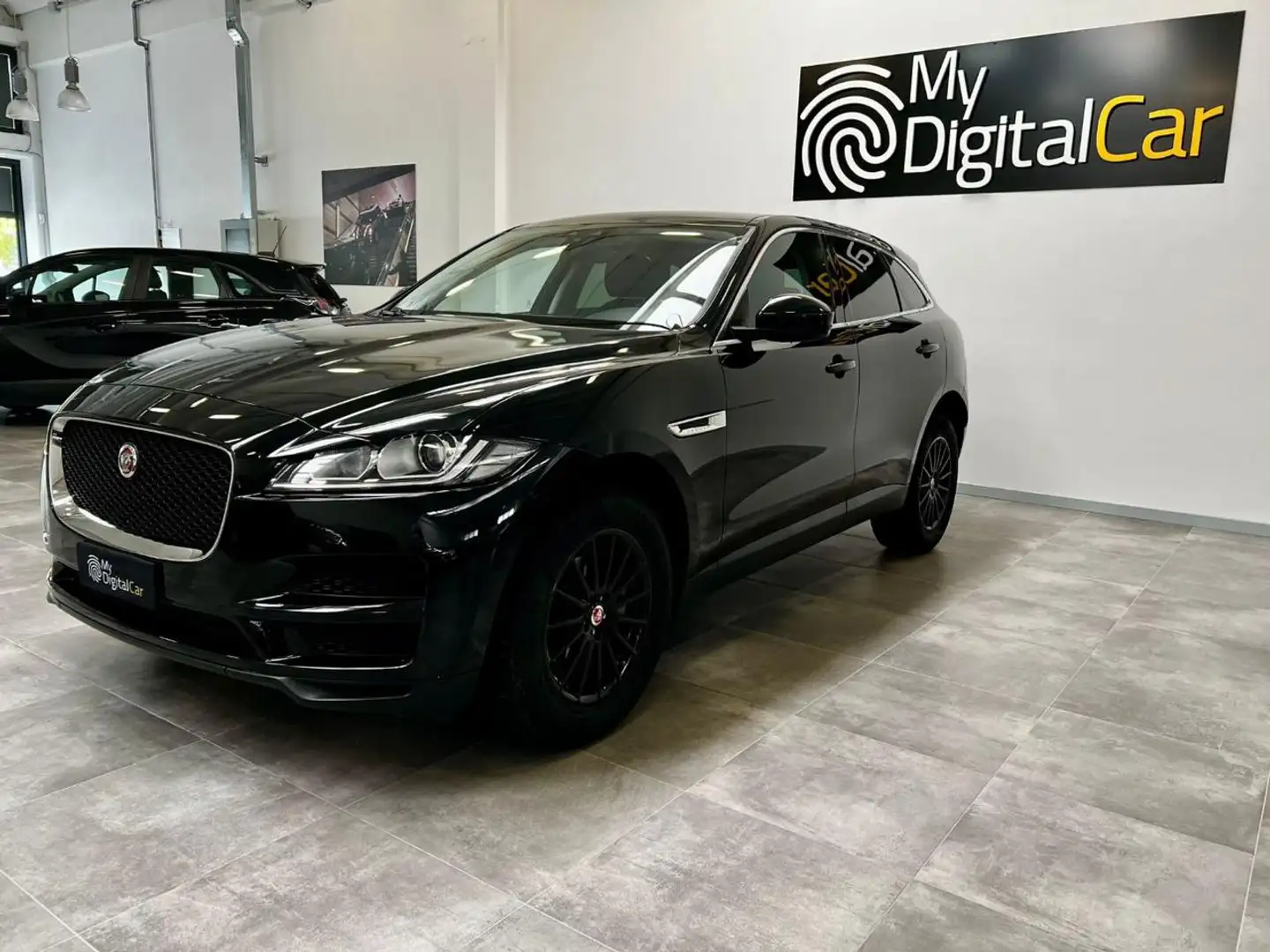 Jaguar F-Pace 2.0 D 180 CV AWD aut. Pure Negro - 2