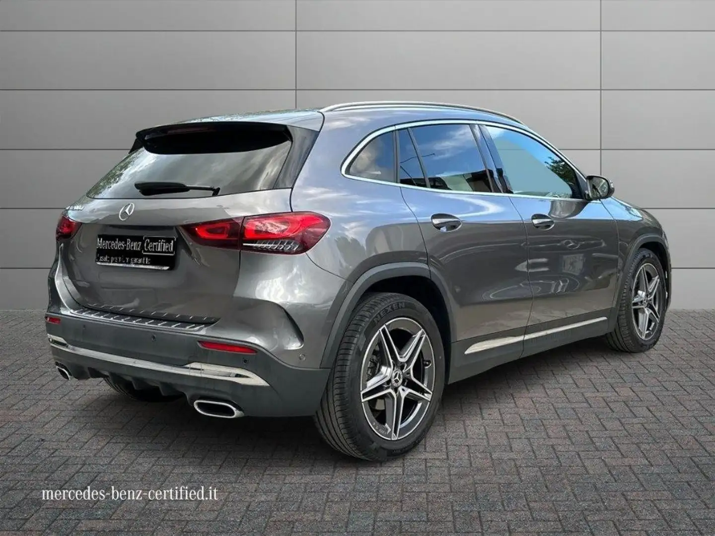 Mercedes-Benz GLA 200 d Automatic Premium Grau - 2
