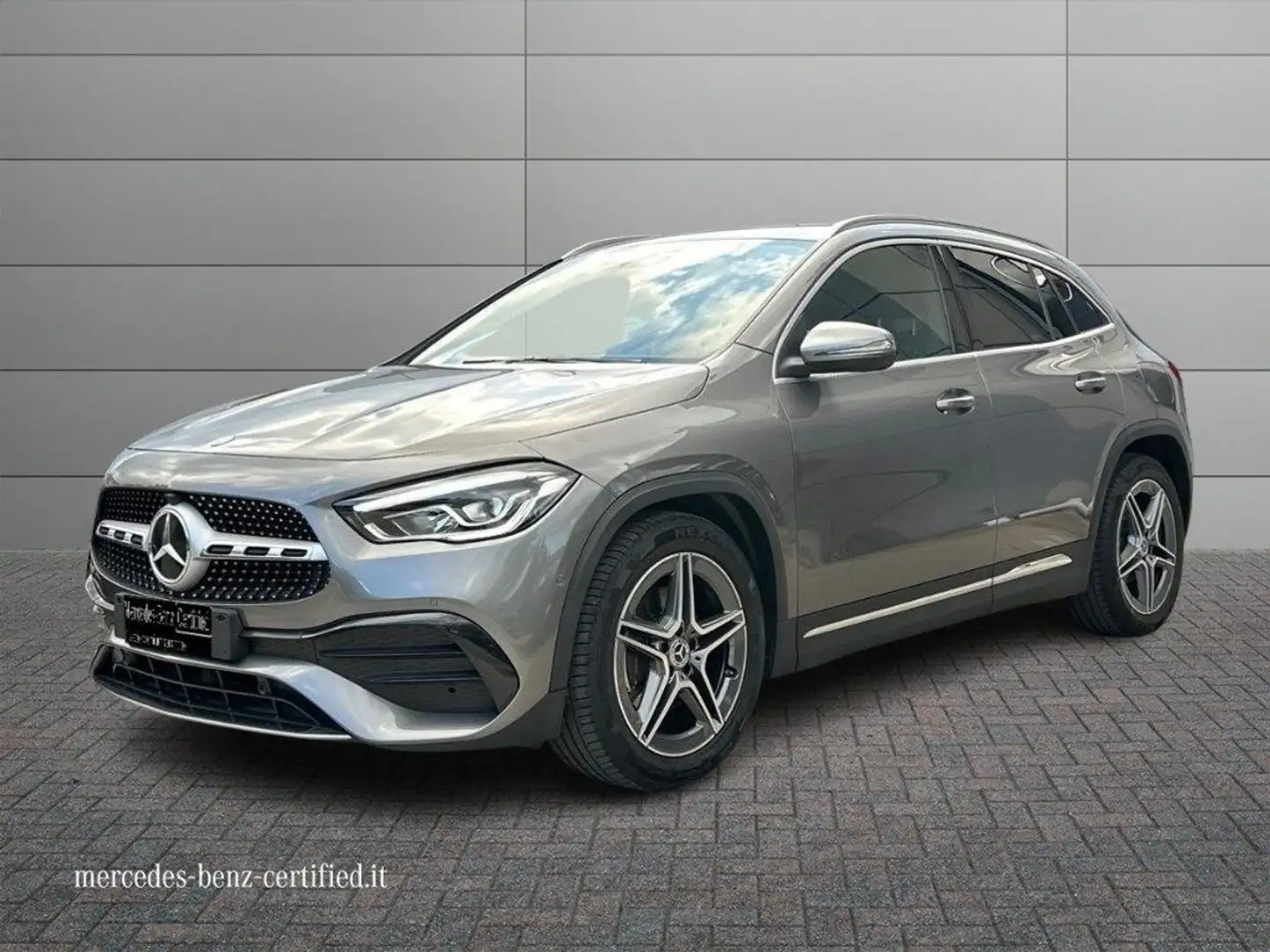 Mercedes-Benz GLA 200 d Automatic Premium Grau - 1