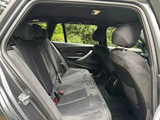 BMW 3 Series view 13