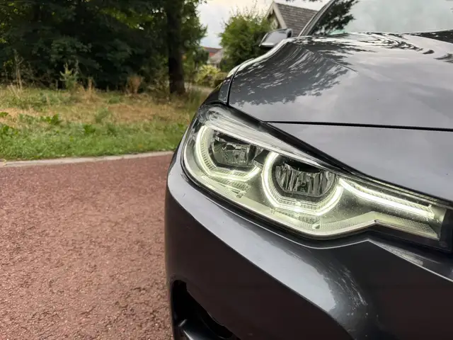 BMW 3 Series view 16