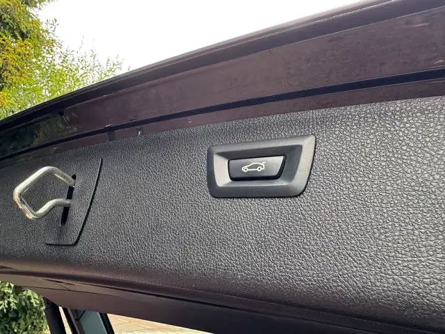 BMW 3 Series view 18
