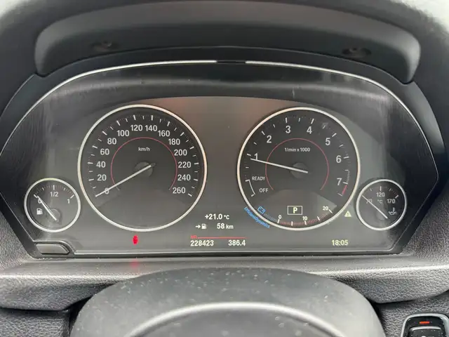 BMW 3 Series view 15