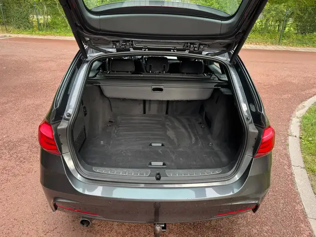 BMW 3 Series view 5