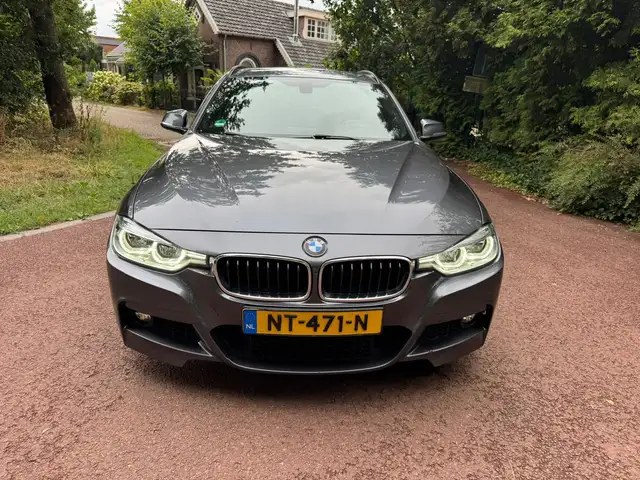 BMW 3 Series view 2