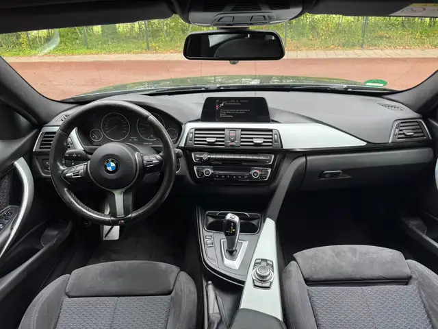 BMW 3 Series view 10