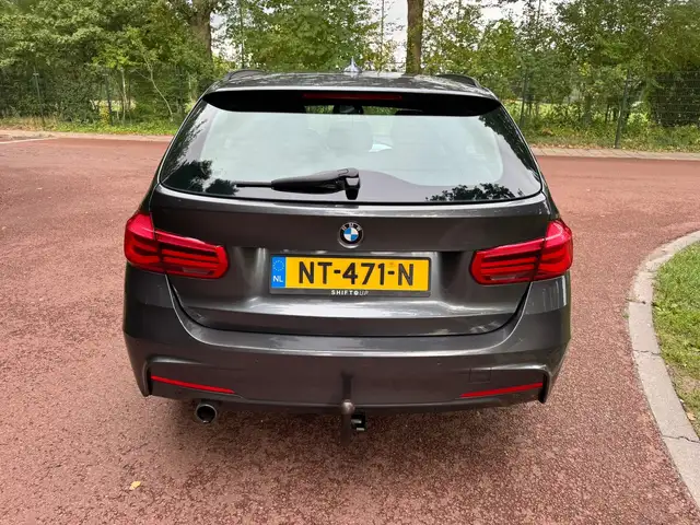 BMW 3 Series view 20