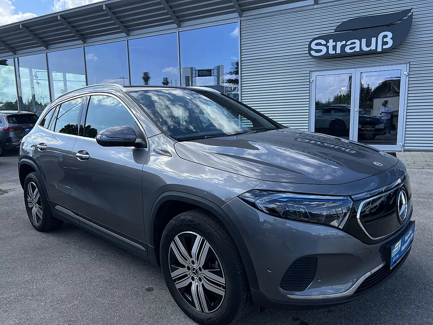 Mercedes-Benz EQA 250 Aut. Grau - 1