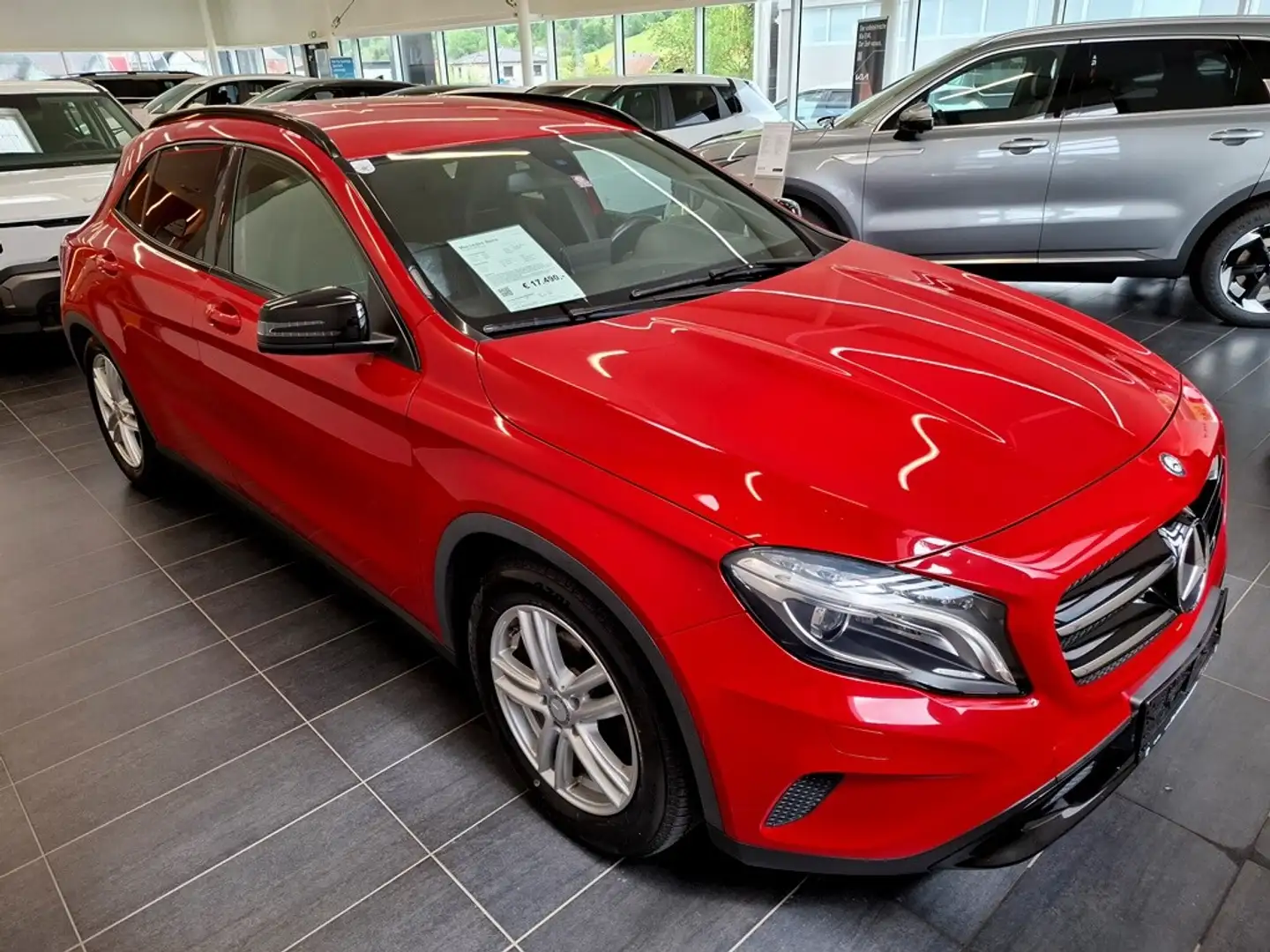 Mercedes-Benz GLA 200 d 4MATIC Aut. Rot - 2