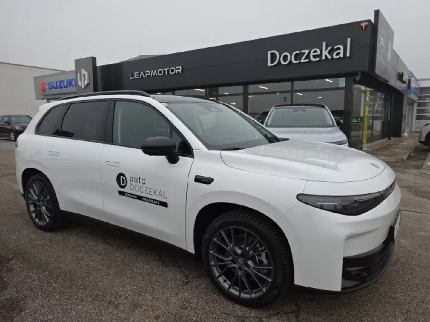 Leapmotor C10 Elektro AWD 81,9kWh Design ProMax *ALLRAD* Weiß - 1