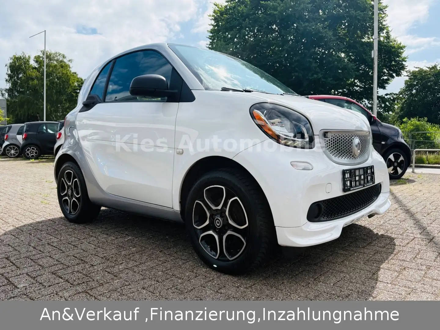 smart forTwo Brabus Packet 90Ps AUTOM/NAVI/LEDER/SITZH Weiß - 2