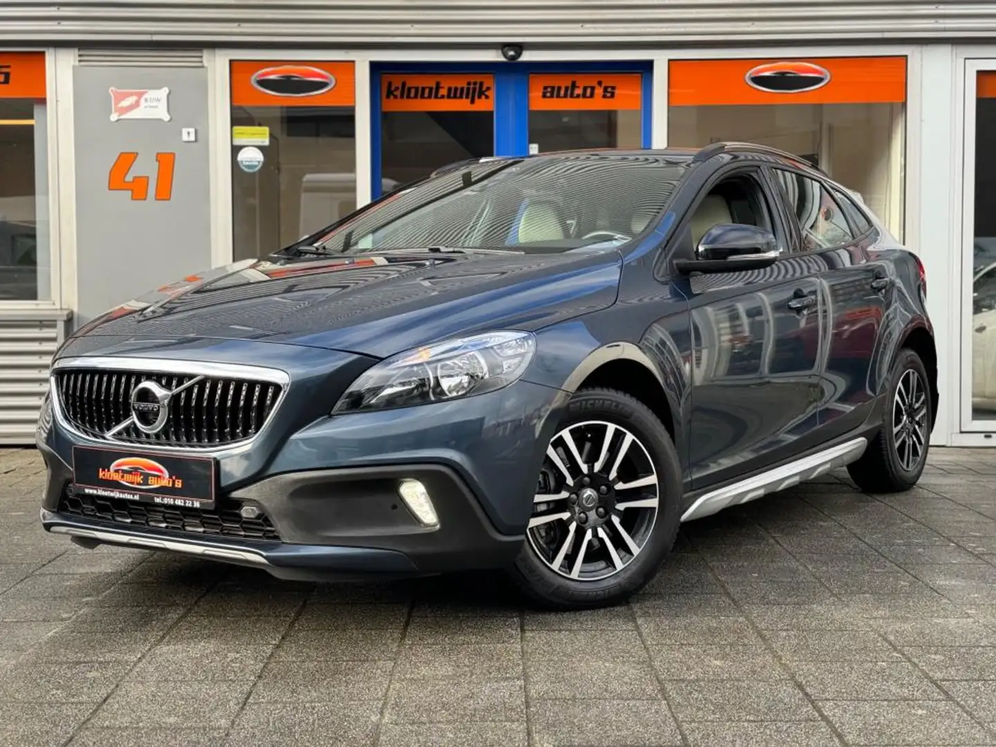 Volvo V40 Cross Country 1.5 T3 Nordic+ Automaat Cruise Leder LM Blau - 1