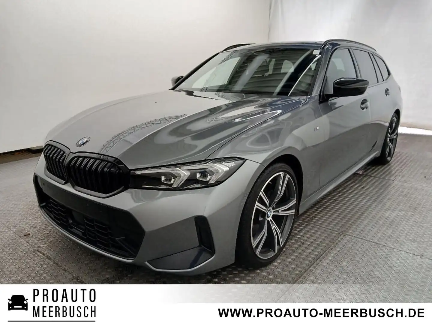 BMW 320 d xDrive M Sport AHK/MMRY/PANO/STNDHZNG/H&K Grau - 1