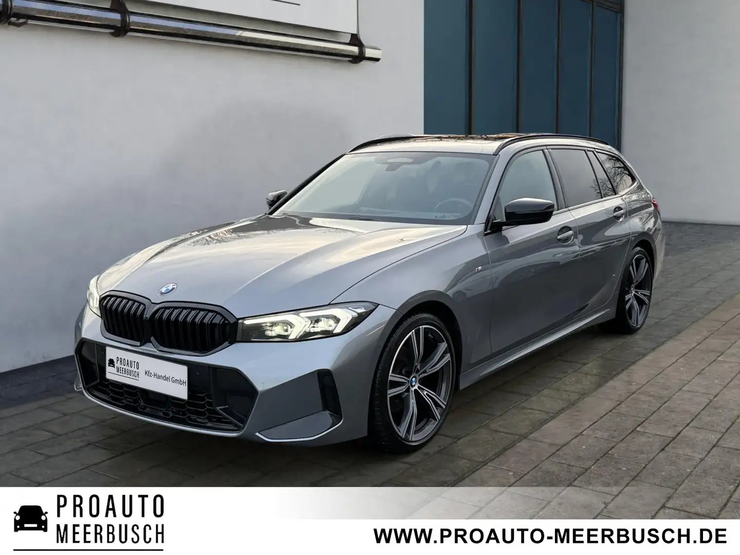 BMW 320 d xDrive M Sport AHK/MMRY/PANO/STNDHZNG/H&K Grau - 1