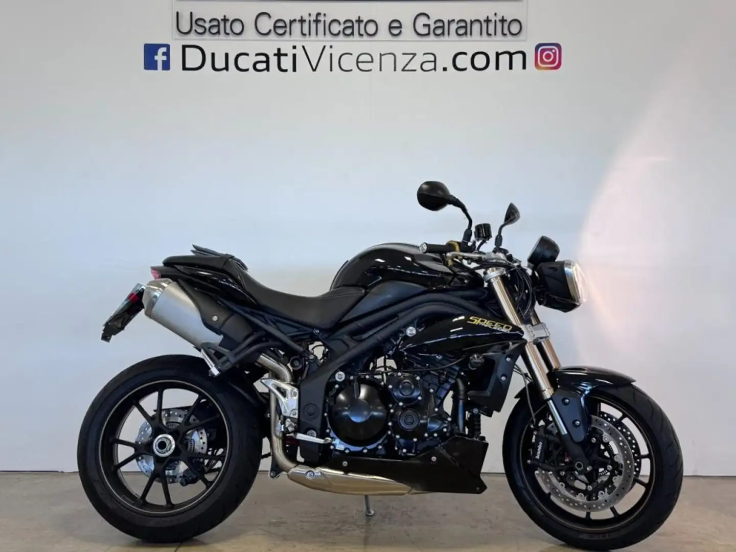 Triumph Speed Triple 1050 ABS Чорний - 1