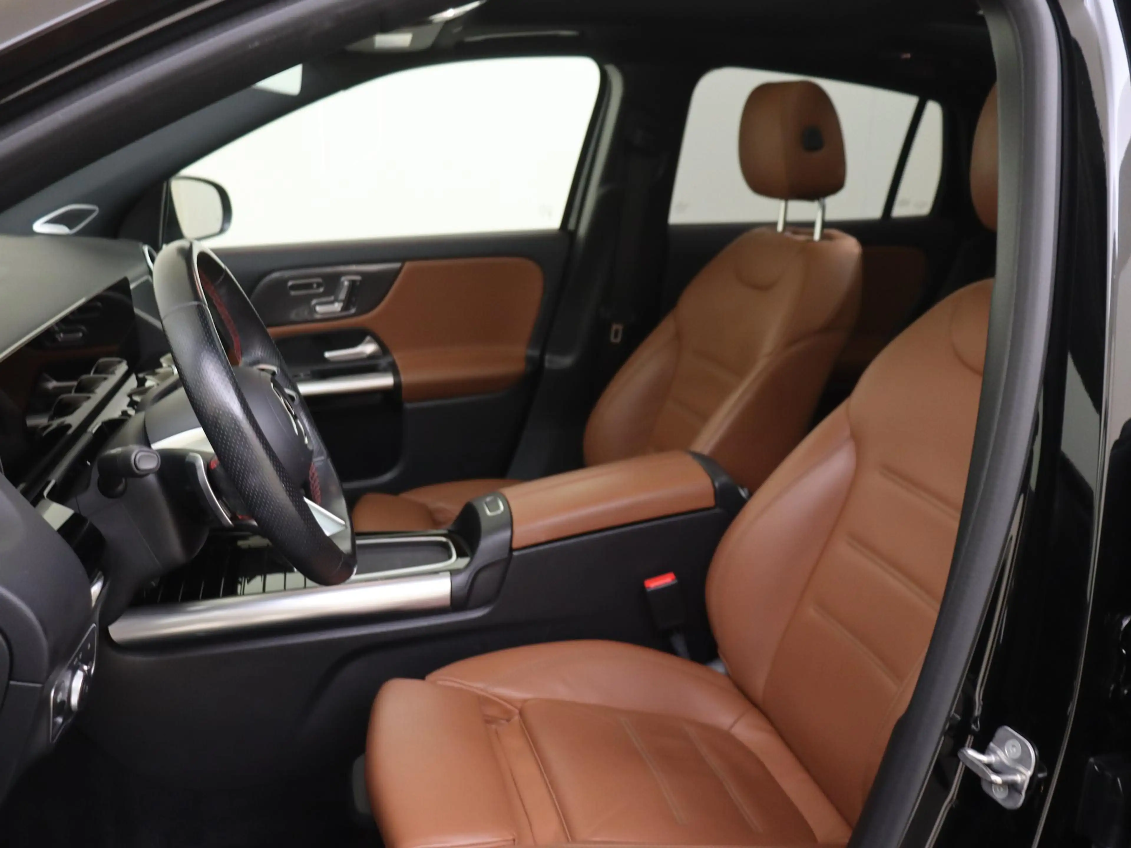 Mercedes-Benz GLA 180 AMG Line Premium Plus /Panoramadak /Burmester /Mem — photo 5