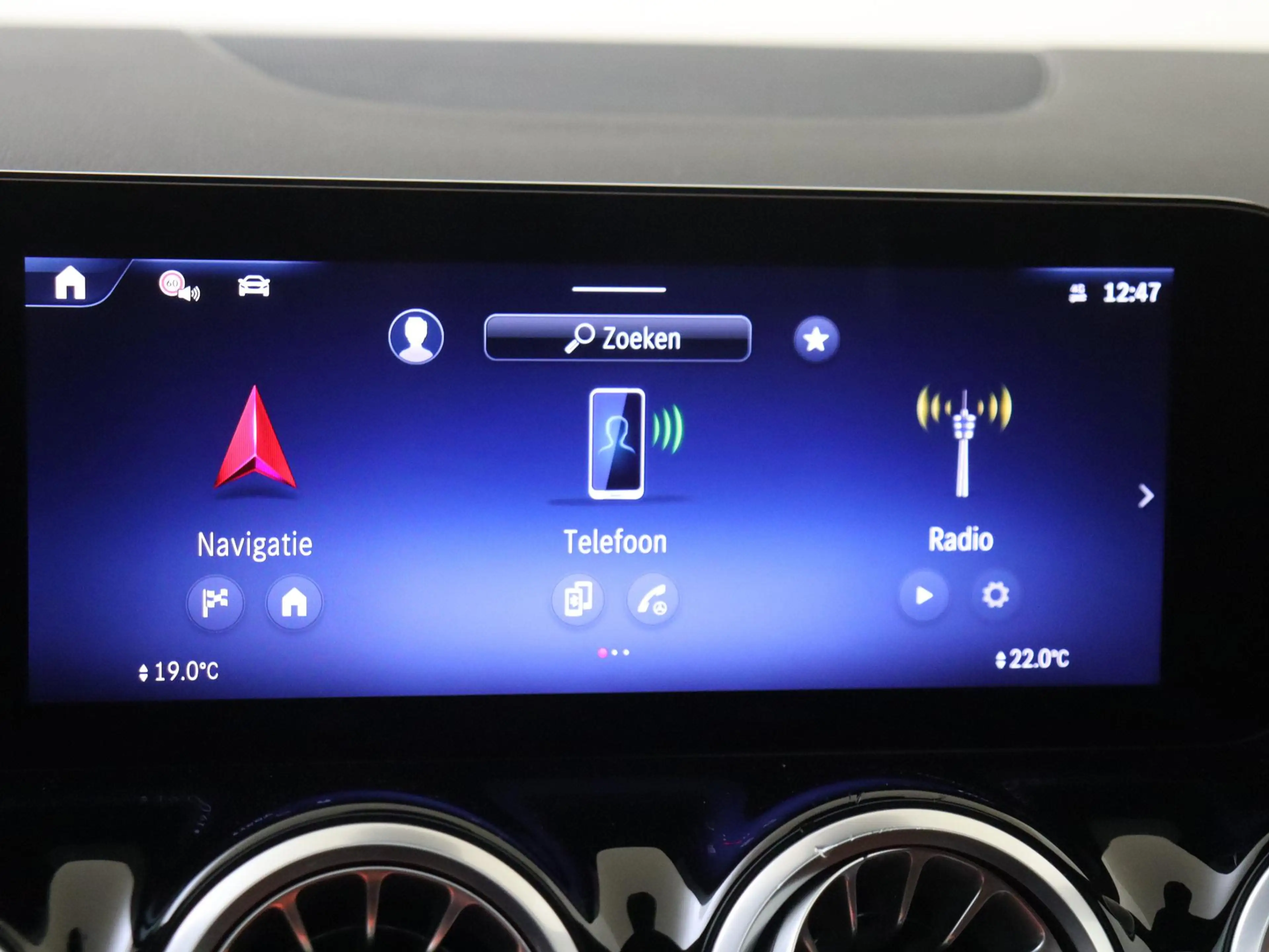 Mercedes-Benz GLA 180 AMG Line Premium Plus /Panoramadak /Burmester /Mem — photo 13